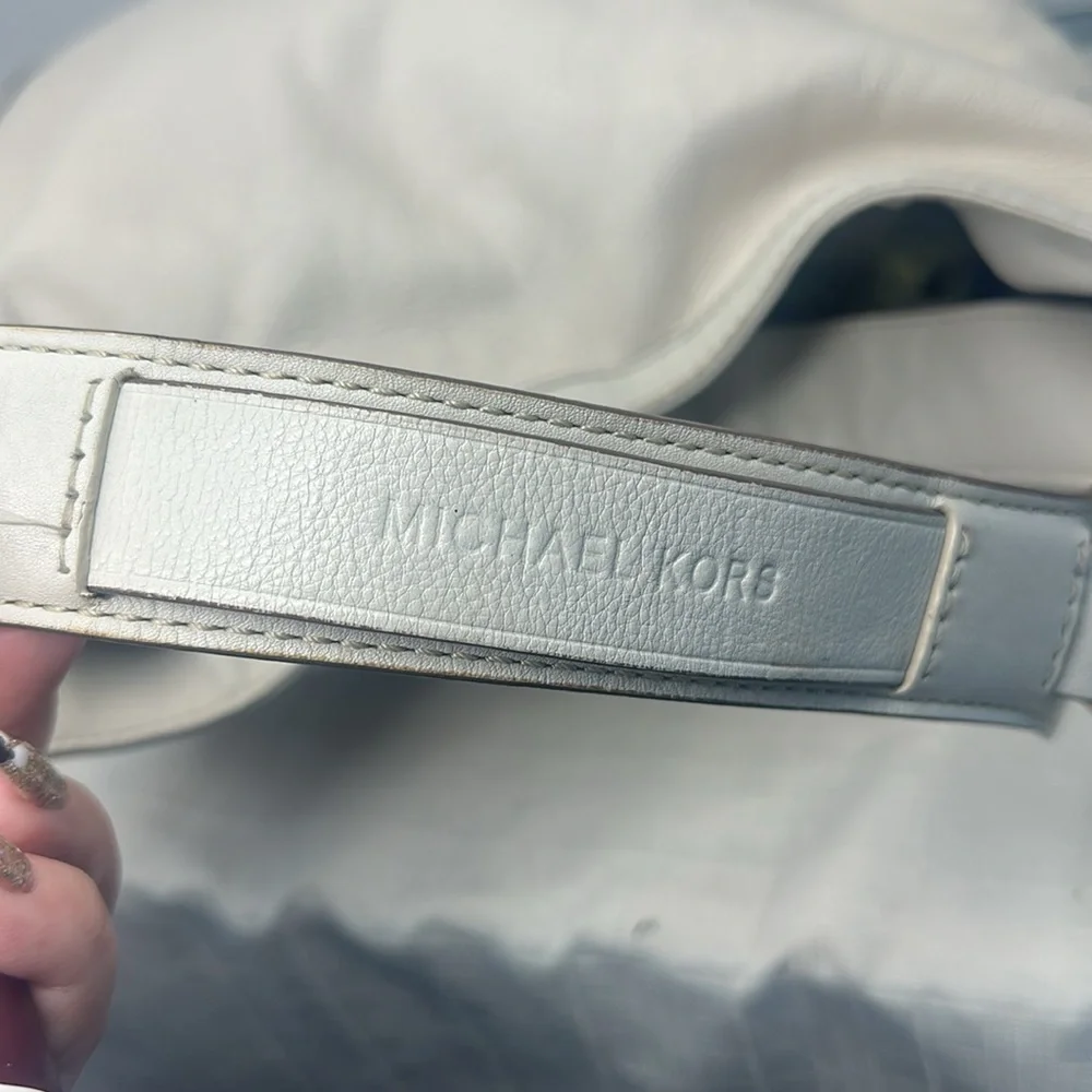 Large Michael Michael Kors  hobo in ivory pebbled leather.